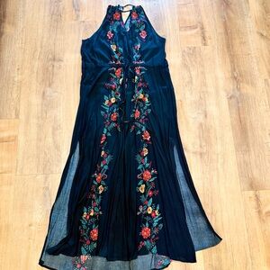City Chic Floral Embroidered Look Maxi Dress – Black Multi (Size S / 16)